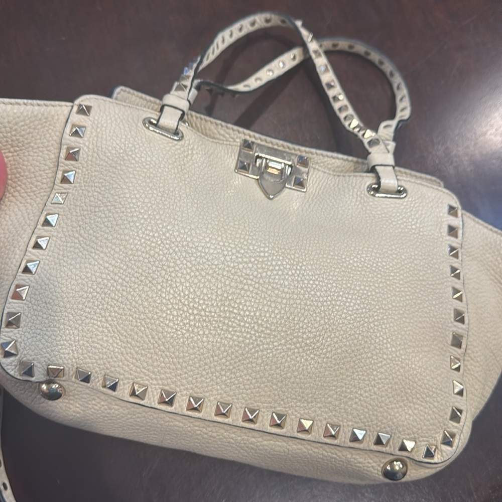 Authentic Valentino Garavani Rockstud pebbled leather bag - Picture 14 of 16